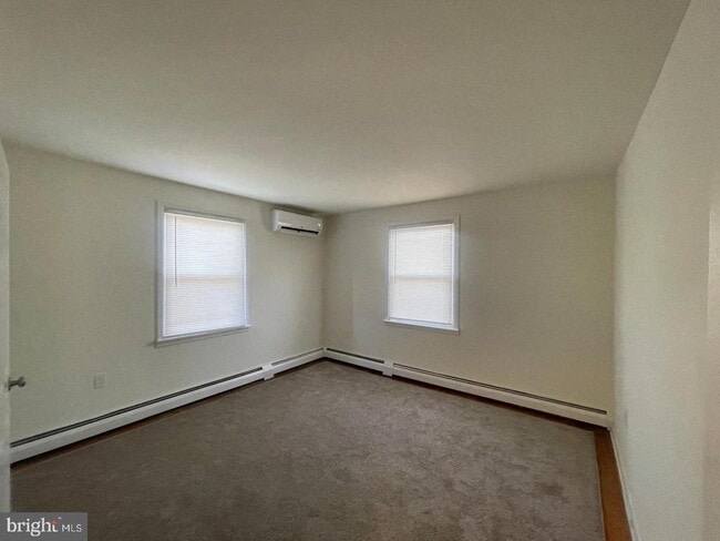 Building Photo - 233 Roesch Ave