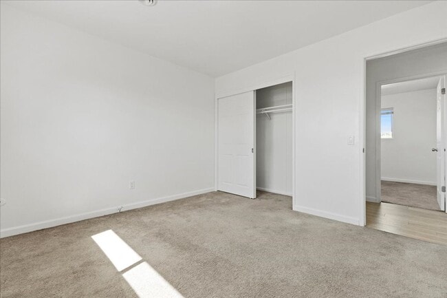 Building Photo - Upper Seaside four bedroom and two bath