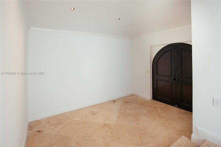 Building Photo - 72 S Hibiscus Dr
