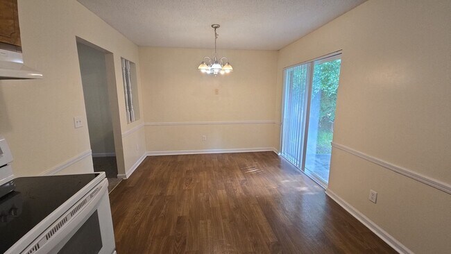 Building Photo - 1097 Live Oak Dr