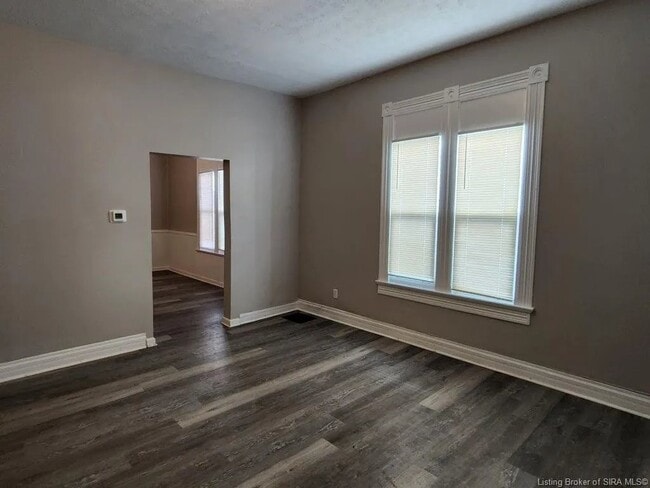 Building Photo - 603 E Oak St