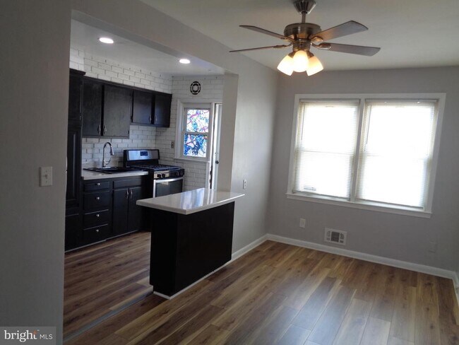 Building Photo - 2245 Graythorn Rd