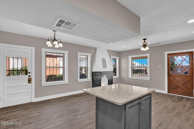 Building Photo - 3411 Altura Ave