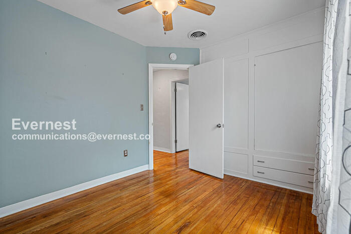 Building Photo - 5600 Tangerine Ave S