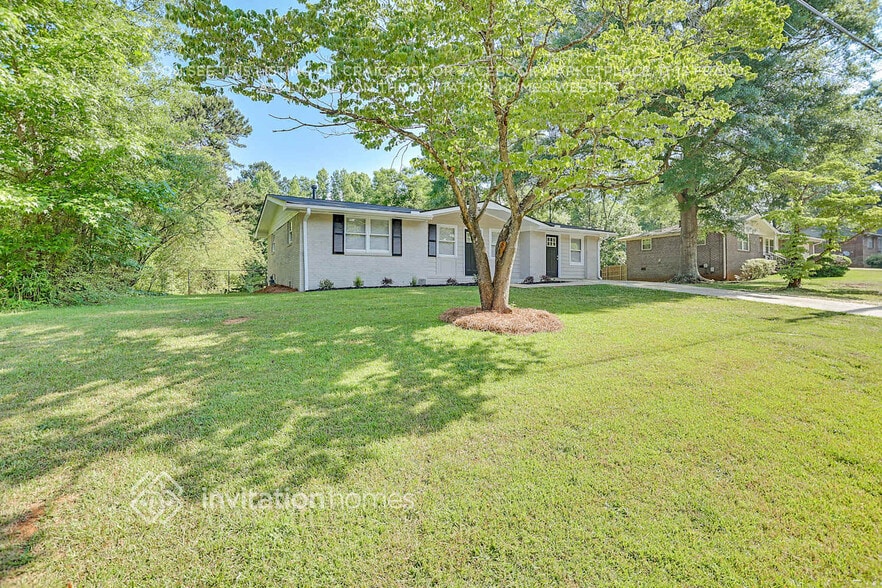 Building Photo - 6265 Lakeview Dr
