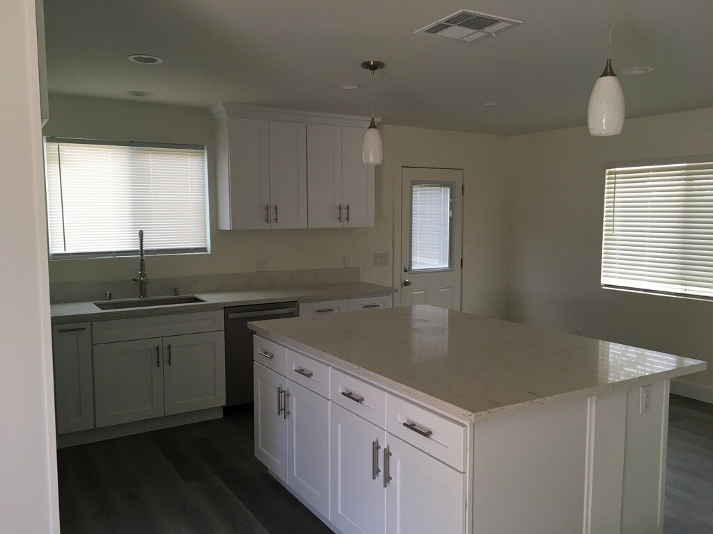 Building Photo - 23719 Sylvan St