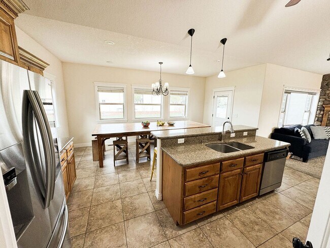 Building Photo - Beautiful Custom Home For Rent In Rexburg!