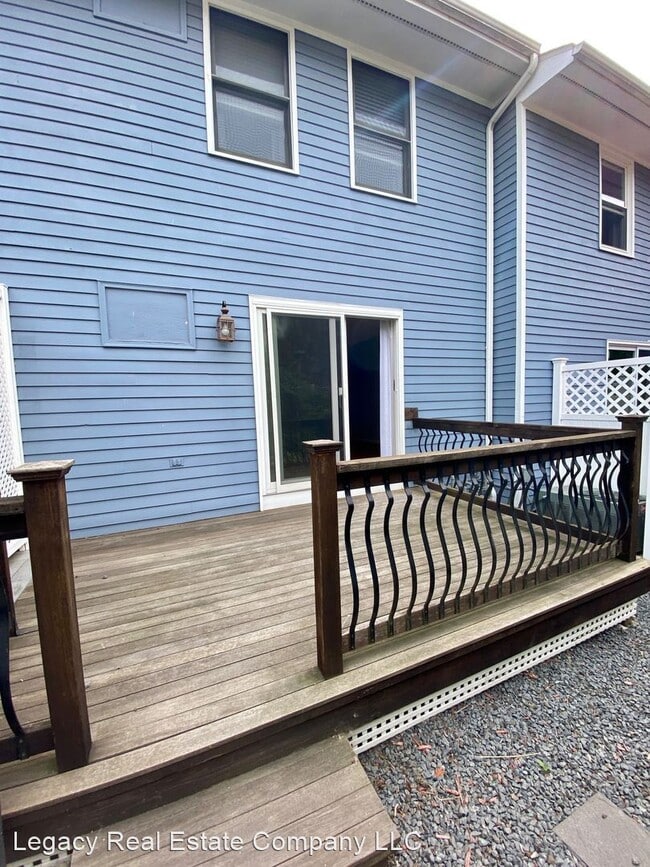 Building Photo - 2 br, 1.5 bath House - 4 Smithfield Road #10