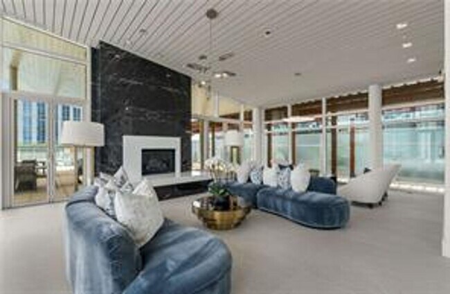 Building Photo - Furnished Luxury Buckhead Condo - Walk to EVERYTHING