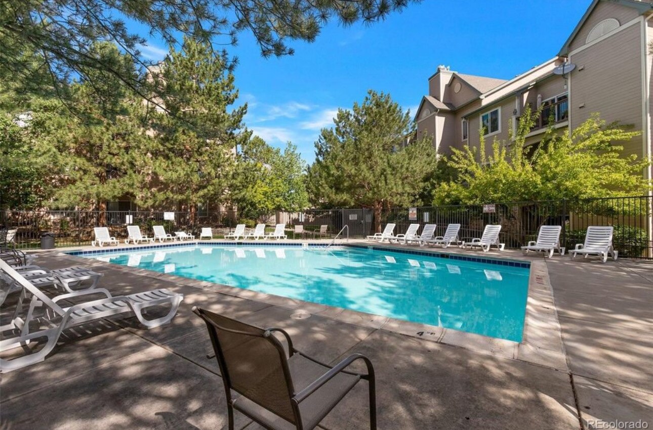 Building Photo - 7459 S Alkire St