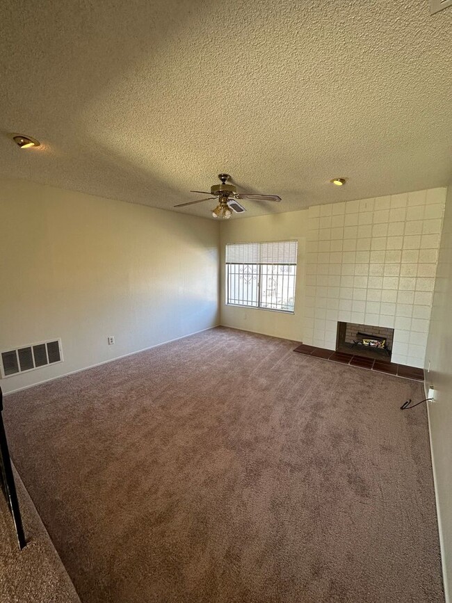 Building Photo - Reduced!!!