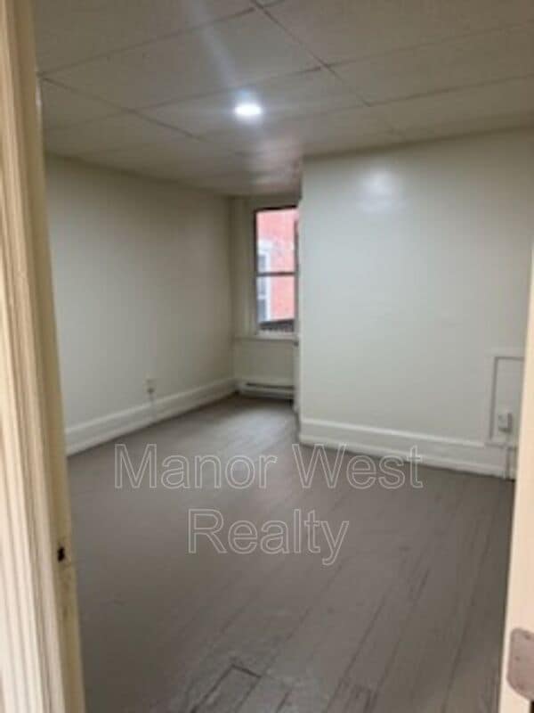 Building Photo - 207 W Market St