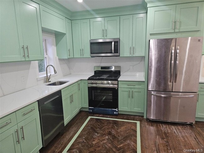 Building Photo - 94 Briggs Ave