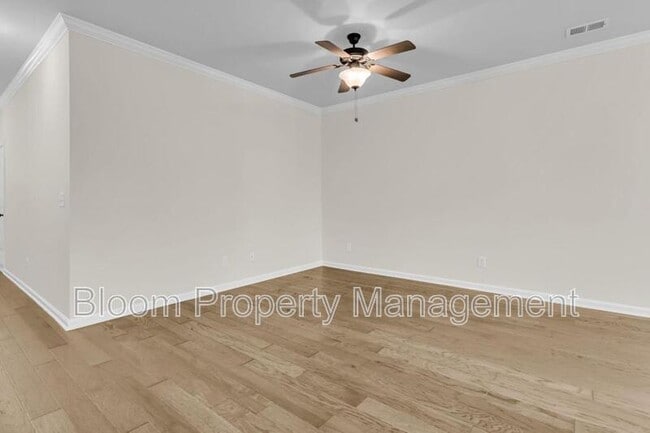 Building Photo - 1660 Bridwell Ln