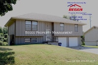 Building Photo - 1221 Broadmore Ln