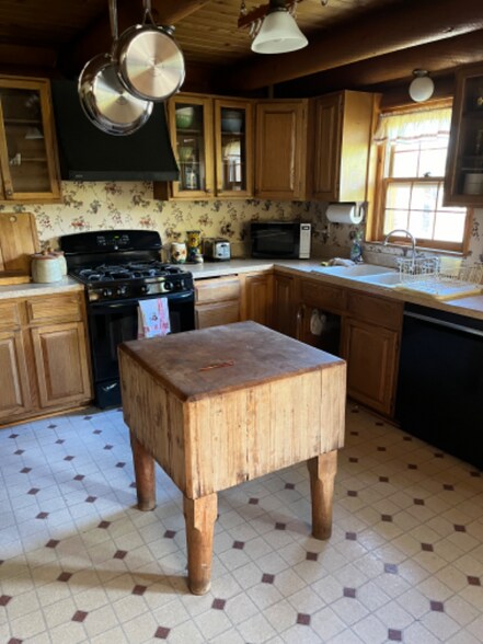 Building Photo - 502 Snowberry Ln