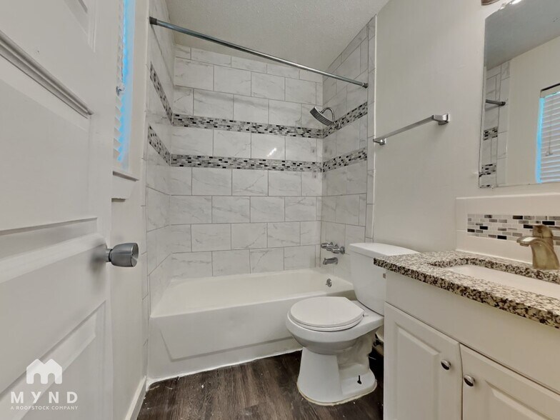 Building Photo - 1604 Parker Ln