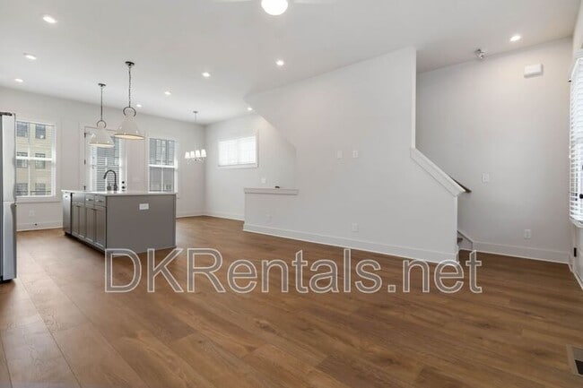 Building Photo - 964 N Circle Dr NW