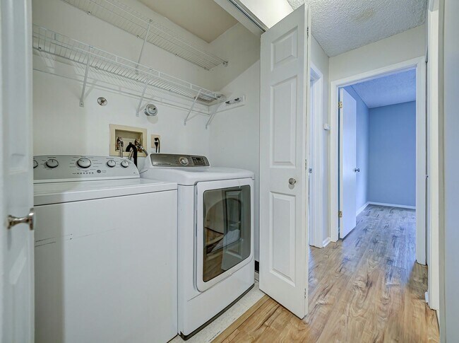 Building Photo - 96 Versailles Ct