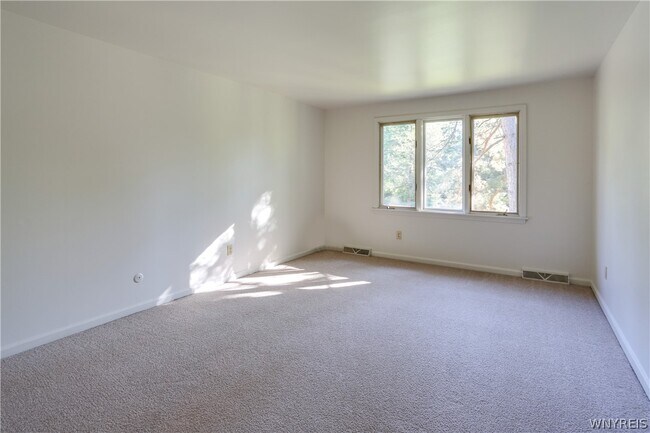 Building Photo - 294 Little Robin Rd