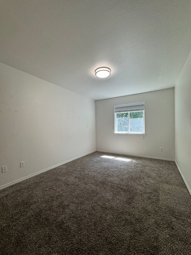 Building Photo - 1512 N Brook Ct