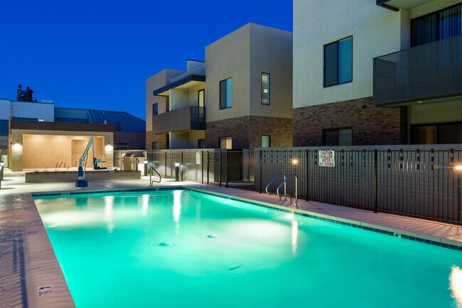 Poolside at The Level - 901 S Smith Rd