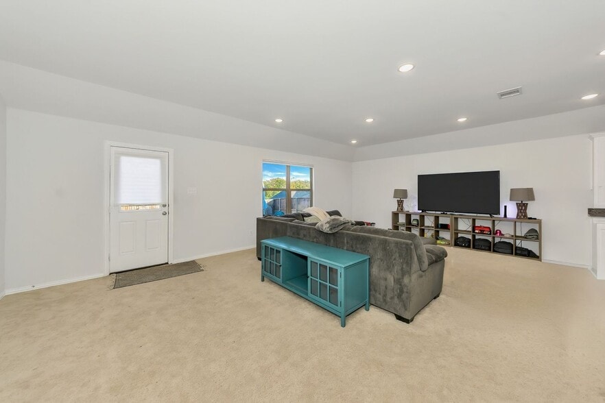 Building Photo - 2213 Pacific Ave