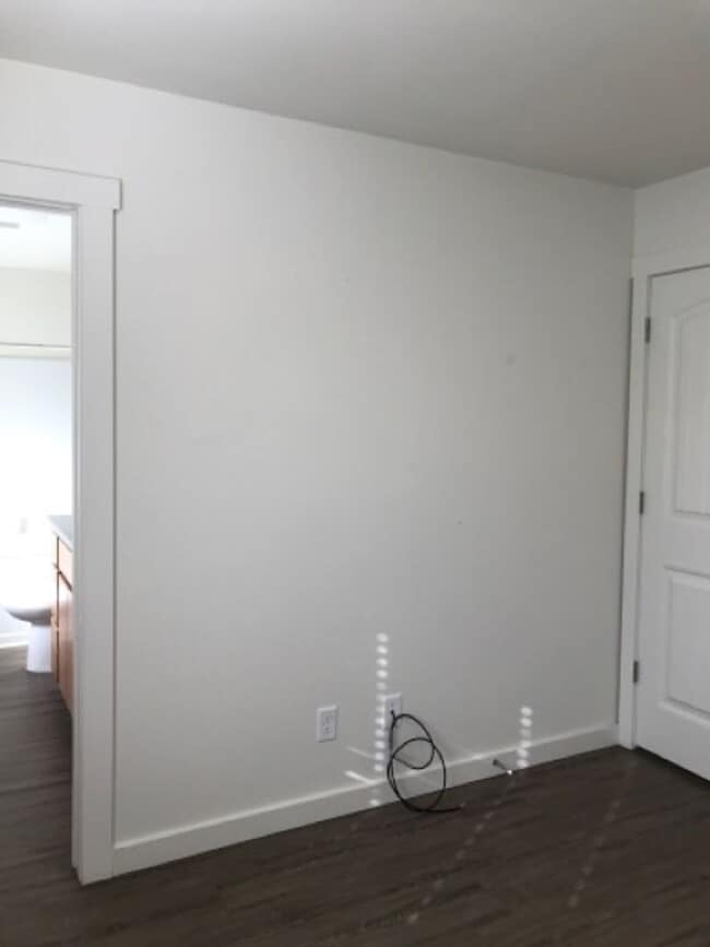 Building Photo - 584 Monroe St