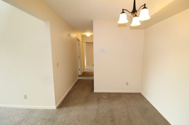Building Photo - Stunning 2-Bedroom Condo for Rent on Blue ...