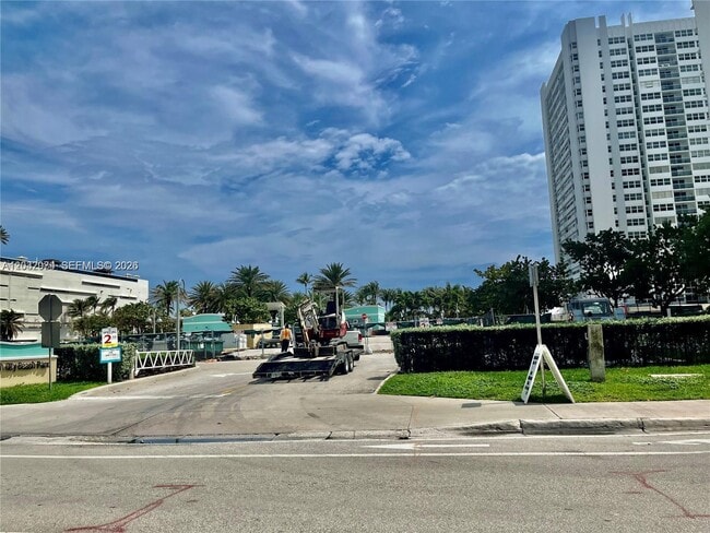 Building Photo - 1849 S Ocean Dr