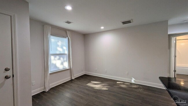 Building Photo - 313 N Navy Blvd