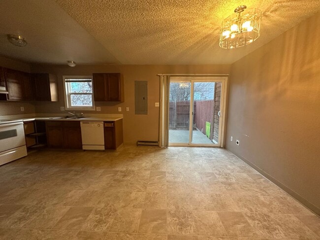 Building Photo - 2511 Farnum St