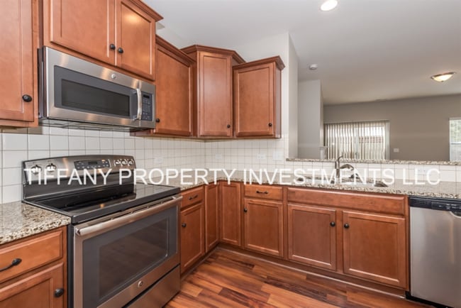 Building Photo - 8219 Romana Red Ln