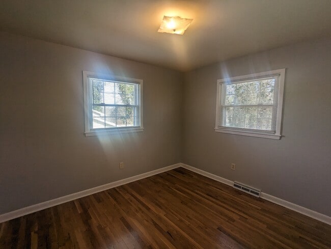 Building Photo - 124 Rosemary Ln