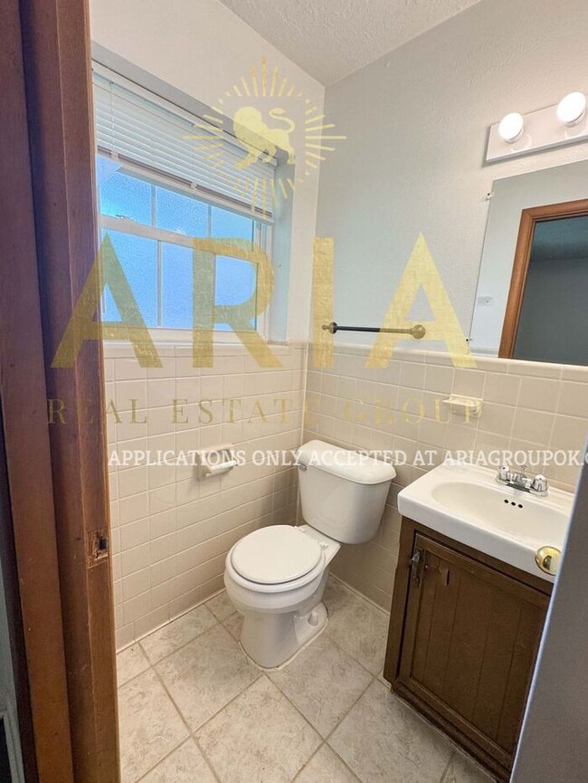 Building Photo - 4 Bed/1.5 Bath Single Family Home Availabl...