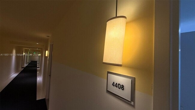 Building Photo - 475 Brickell Ave