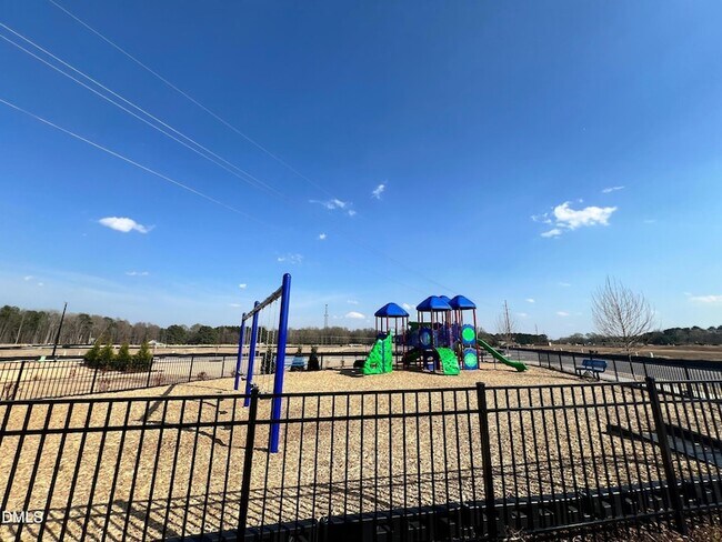 Building Photo - 852 Bullhorn Dr