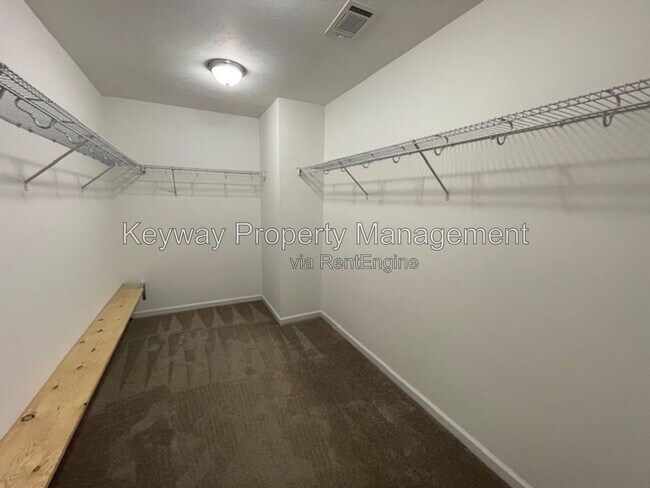 Building Photo - 546 Bunchgrass St