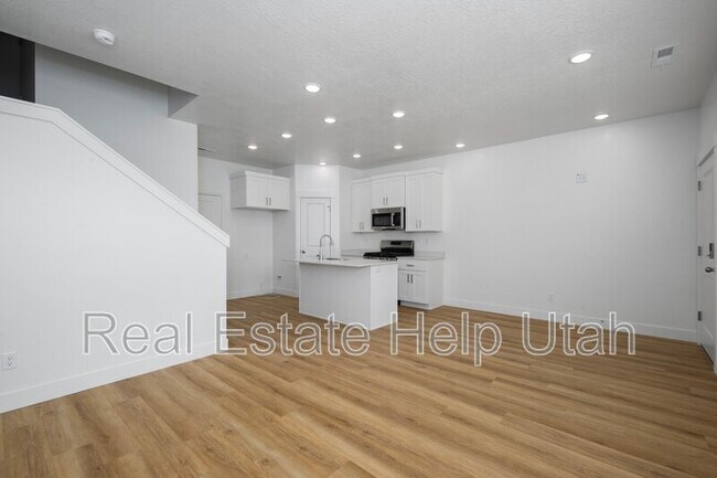 Building Photo - 285 W 1150 N