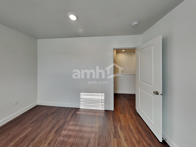 Building Photo - 4826 86th Ave NE