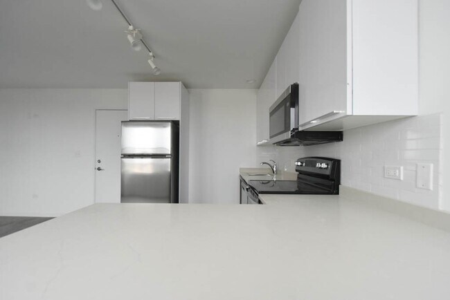 Building Photo - 940 W Winona St