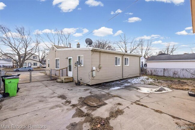 Building Photo - 19217 Birmingham St