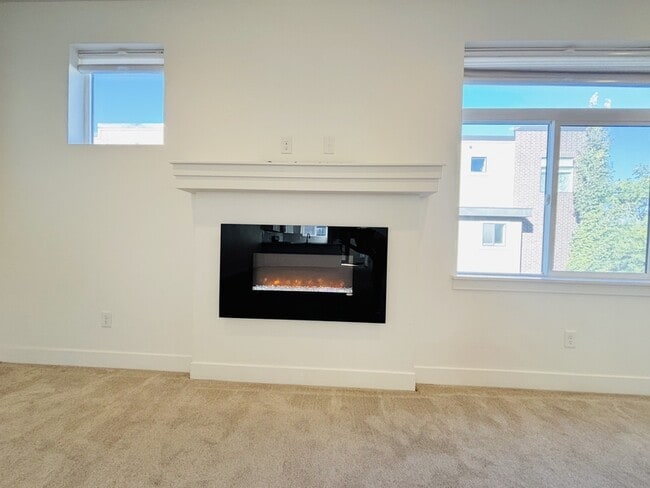 Building Photo - 3883 Komenda Ct