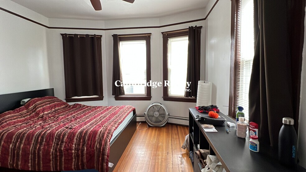 Building Photo - 113 Columbia St