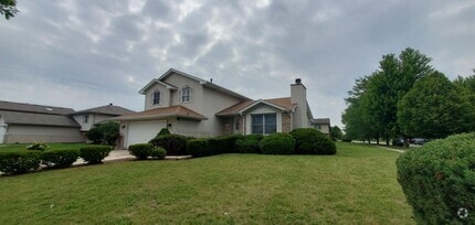 Building Photo - Joliet Corner Lot Three Bedroom Split Level