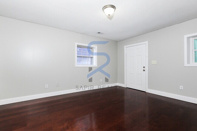 Building Photo - Move in before December 31st and get $100 OFF your rent for the first 3 months — PLUS a $250 Amaz...