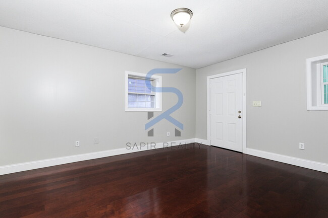 Building Photo - Move in before November 30th and get $100 ...