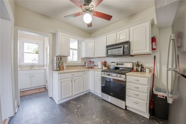 Building Photo - 911 Nevin Ave