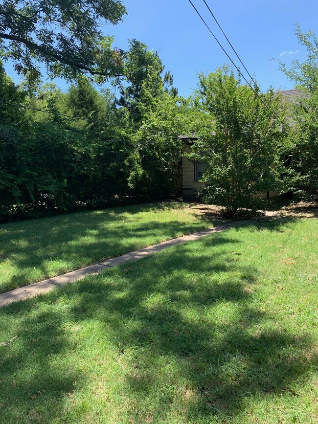 Building Photo - 6001 Goliad Ave