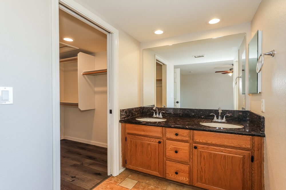 Building Photo - 7519 W Sequoia Dr